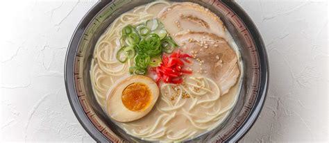  Hakata Ramen - Delikatna Zupa z Intensywnym Aromatem!