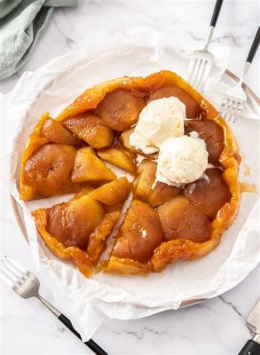  Tarte Tatin: Zapiekana na złoto, cudownie lepka tarta jabłkowa prosto z Joué-lès-Tours!